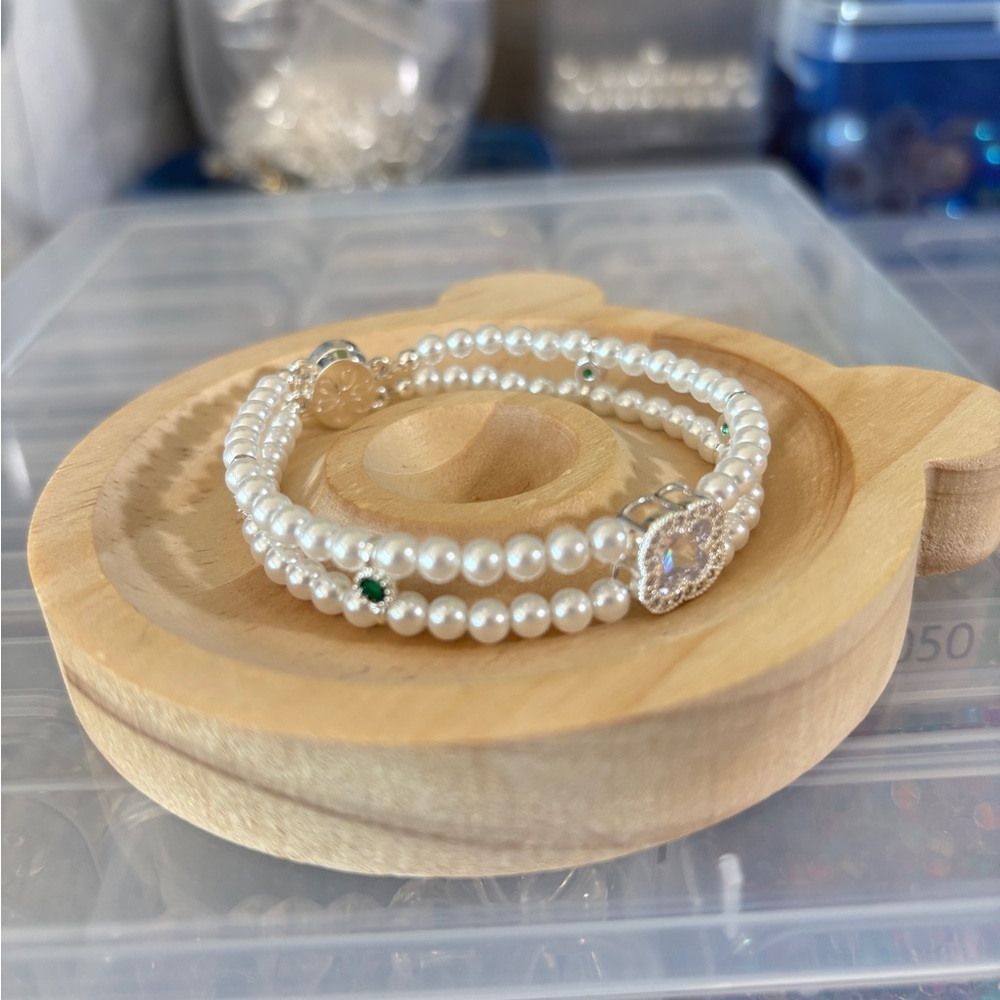 Handmade Elegant Pearl Bracelet with Silver Accents